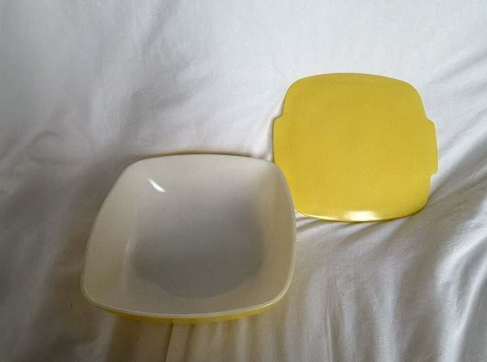 Vintage Pyrex Hostess Solid Yellow Square Casserole Dish and Lid #525-B 2.5 Quar